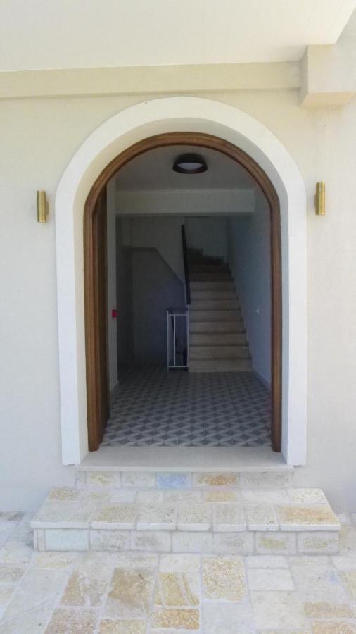 Caltabania Suites Áyios Nikítas Exterior photo