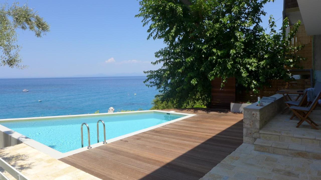 Caltabania Suites Áyios Nikítas Exterior photo